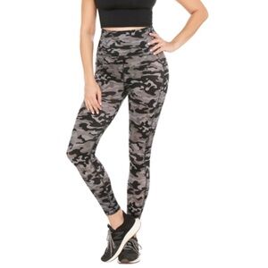 NWT Miraclesuit High Rise 7/8 Performance Pocket Leggings in Grey Camo